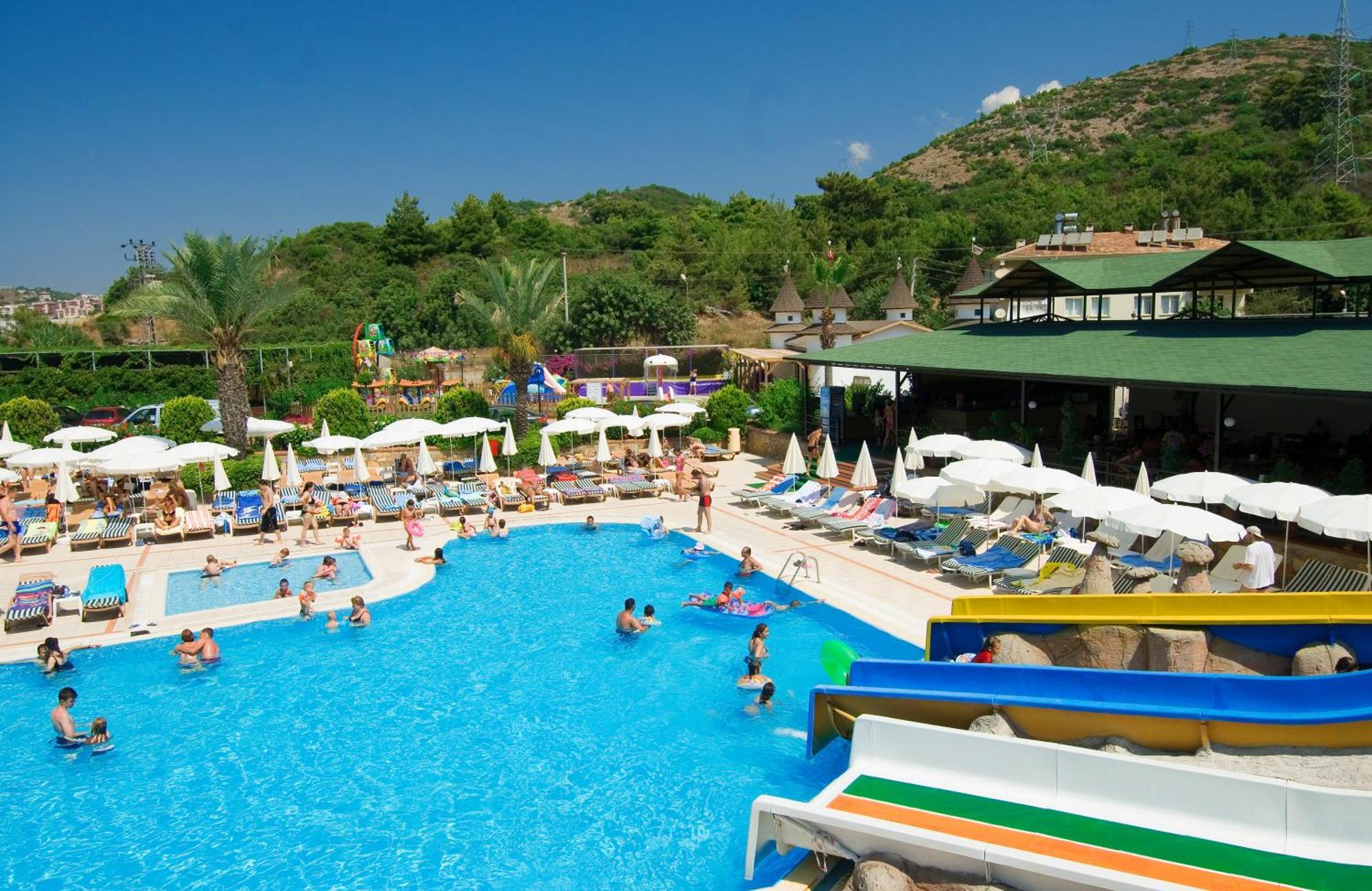 Club Doganay מלון