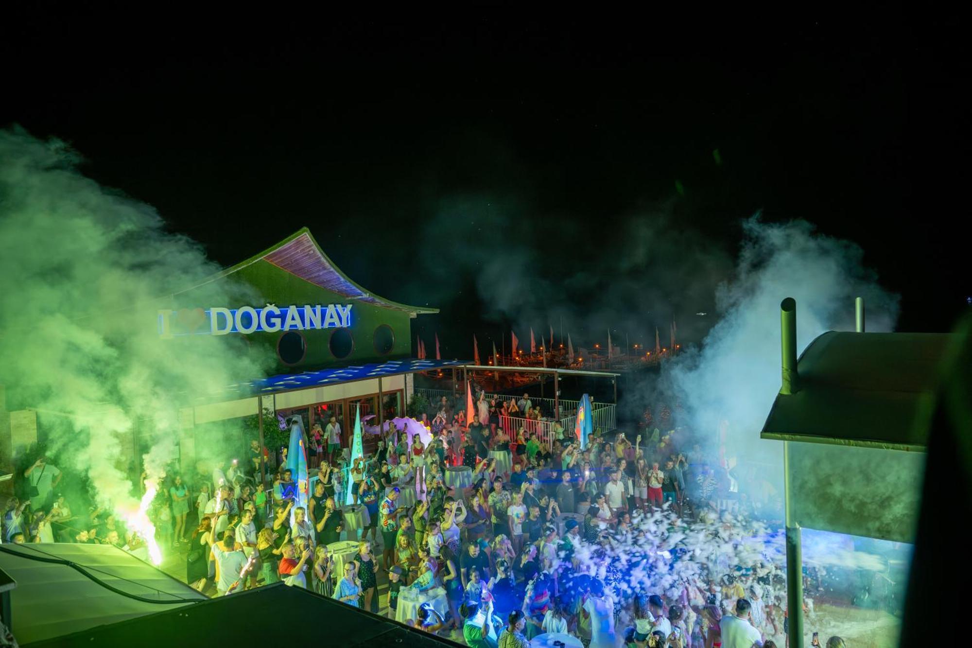 Club Doganay מלון